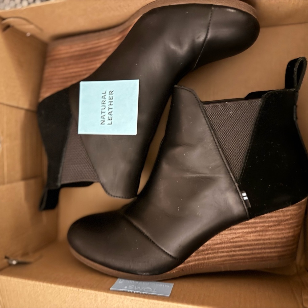 Women’s Toms Black Leather Wedge Ankle Boots - Picture 3 of 11
